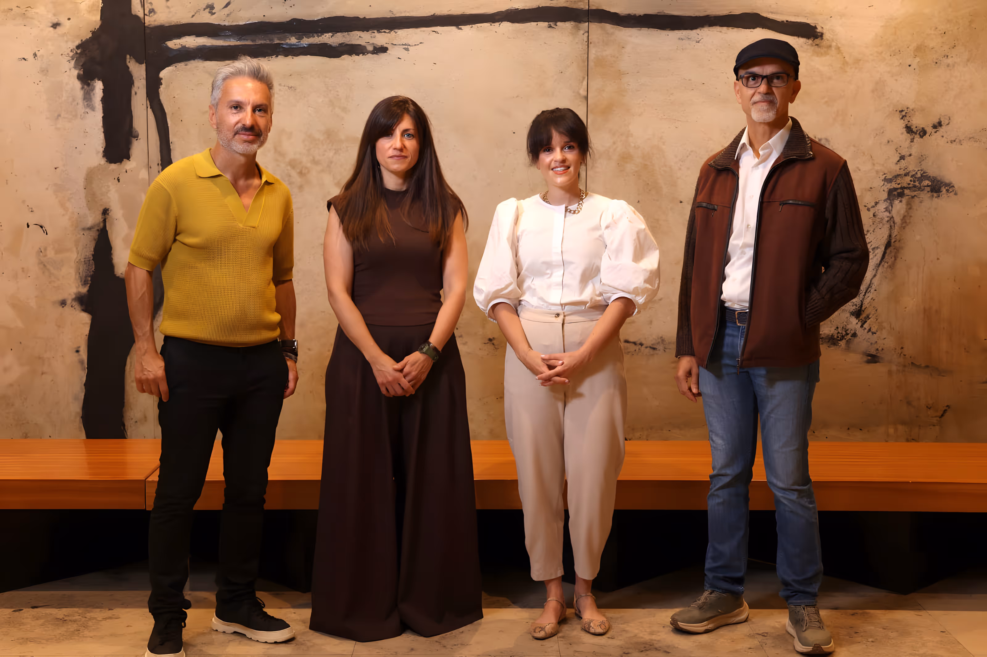Laura Dueñas y los autores premiados posan en los Premios Literarios de CajaCanarias